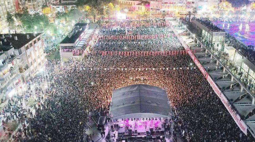 Aydınlılar 29 Ekim&rsquo;i Koray Avcı İle Kutladı