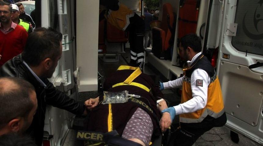 Minib&uuml;s&uuml;n &Ccedil;arptığı Yaşlı Kadın Ağır Yaralandı