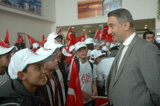 Van’dan Çanakkale Ve İzmir’e 380 Öğrenci Gönderildi