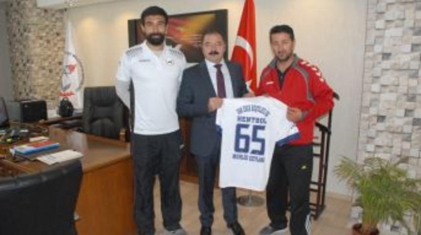 Hentbolculardan M&uuml;d&uuml;r Ceylani&rsquo;ye Forma