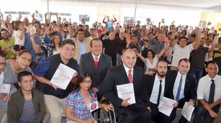 Tika İşitme Engelliler İ&ccedil;in Hazırlattığı S&ouml;zl&uuml;kle Meksika&rsquo;da Bir İlke İmza Attı