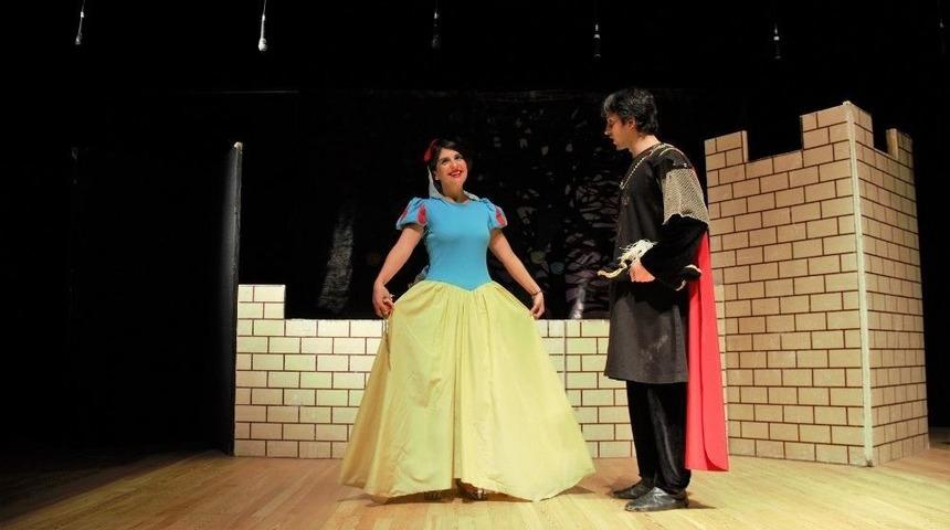 Pamuk Prenses Sahnelendi