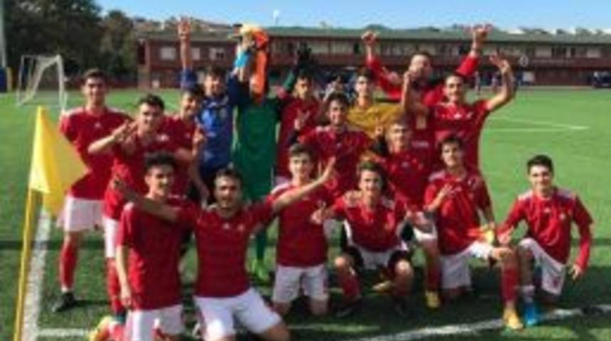 Evkur Yeni Malatyaspor Elit Akademi U17 Takımında Fenerbah&ccedil;e Galibiyetinin Sevinci S&uuml;r&uuml;yor