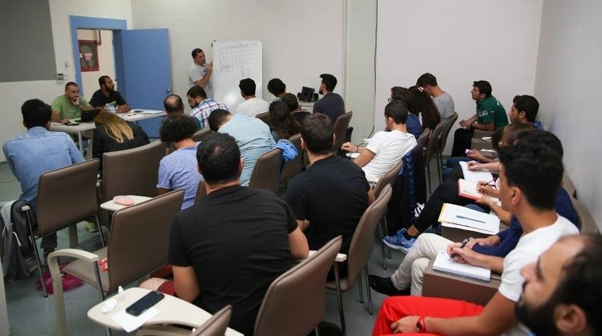 Antrenör Ve Hakem Kurslarına Şehitkamil Desteği