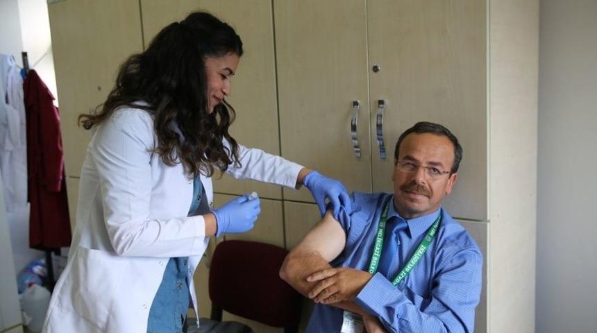 Melikgazi Belediyesi &Ccedil;alışanlarına Tenanos Aşısı Yapıldı