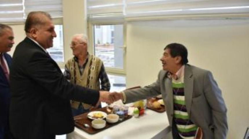 Huzurevine Anlamlı Ziyaret