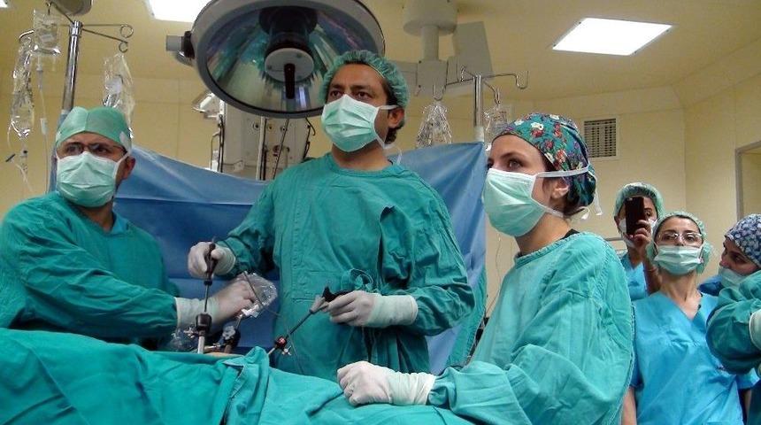 Om&uuml; Doktorları T&uuml;rkiye&rsquo;de Bir İlke Daha İmza Attılar