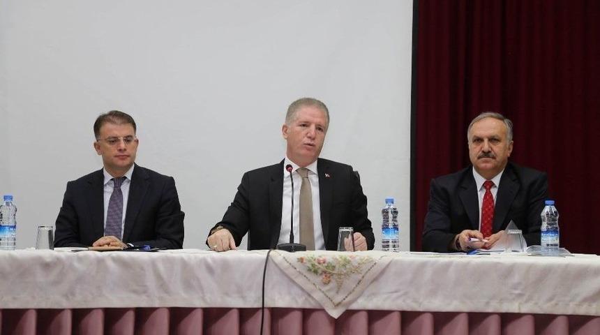 Vali G&uuml;l, Okul M&uuml;d&uuml;rleri Toplantısına Katıldı