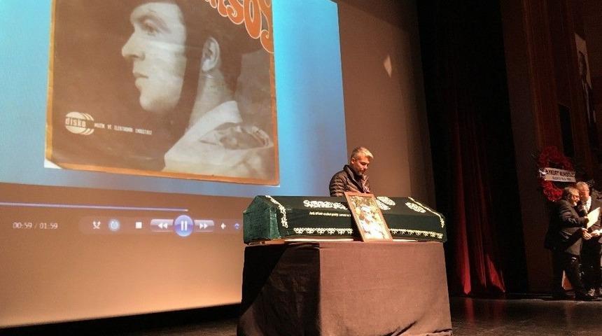 Kalipso Kralı Metin Ersoy, “vakit Yok Gemi Kalkıyor” Şarkısıyla Son Yolculuğuna Uğurlandı