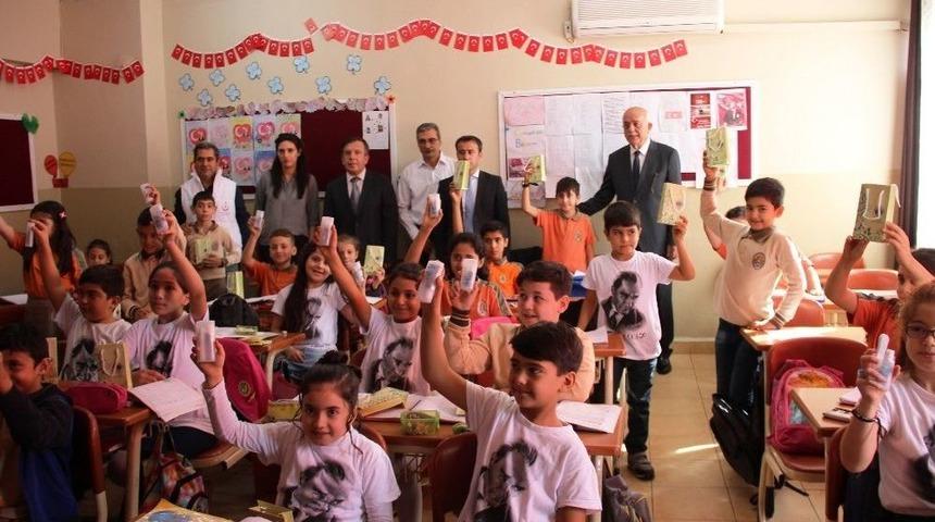 Başkan Seyfi Dingil&rsquo;den 20 Bin &Ouml;ğrenciye Diş Bakım Seti