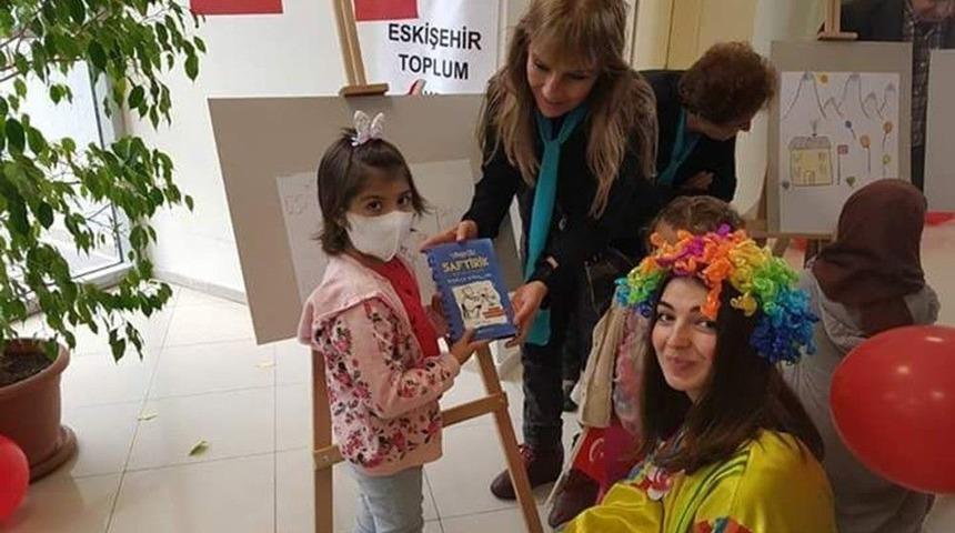 Hasta Minikler Cumhuriyet Bayramı Etkinliğinde G&ouml;n&uuml;llerince Eğlendiler