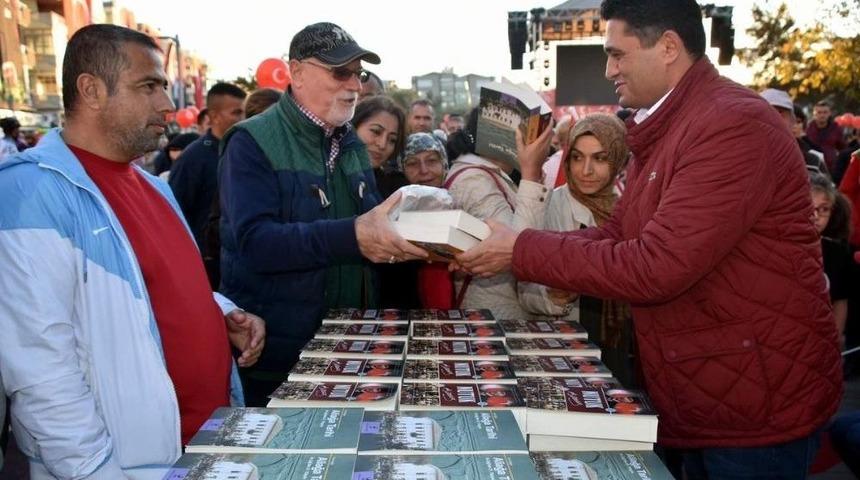 &lsquo;aliağa Tarihi&rsquo; Okuyucuyla Buluştu