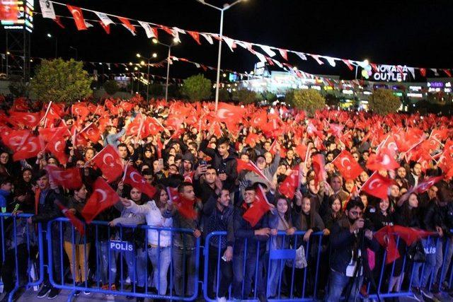 Cumhuriyet Bayramında Selda Bağcan Söke’yi Salladı