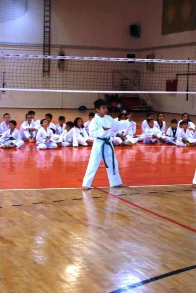 Bayramiç’te Taekwondo Kuşak Sınavı