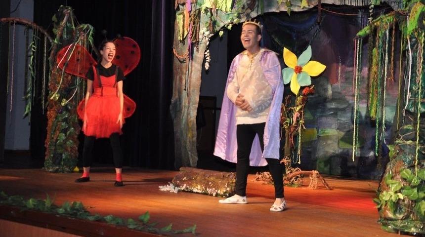 Tiyatro Fil İzmir&rsquo;de Perdelerini A&ccedil;tı