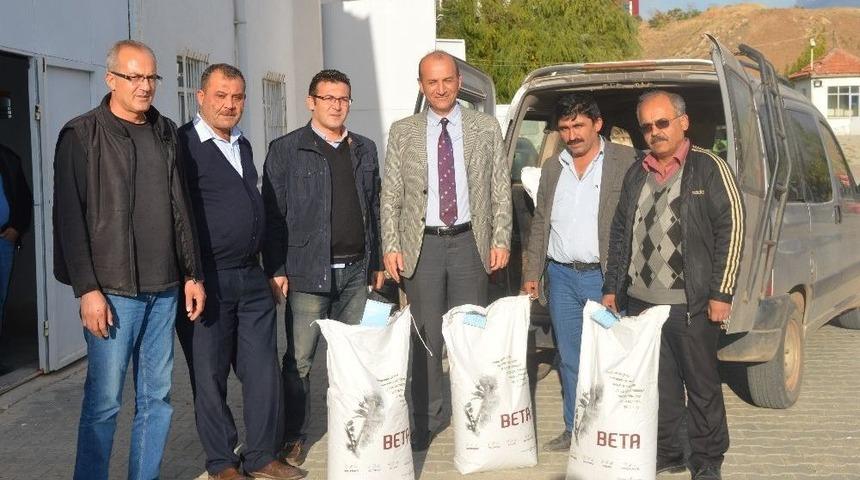 &Ccedil;ift&ccedil;ilere Kaliteli Kaba Yem Desteği