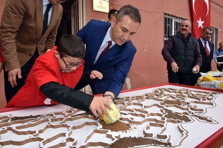 81 İlden Gelen Toprakla Türkiye Haritası Yaptılar G2