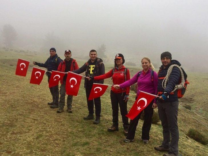 Zirvede Türk Bayrağını Dalgalandırdılar G1