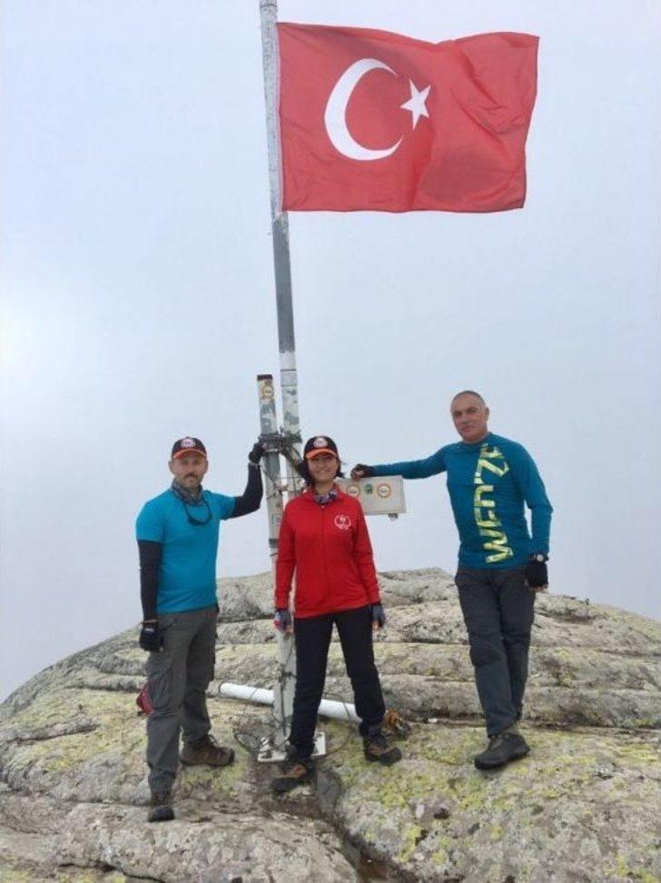 Zirvede Türk Bayrağını Dalgalandırdılar G4