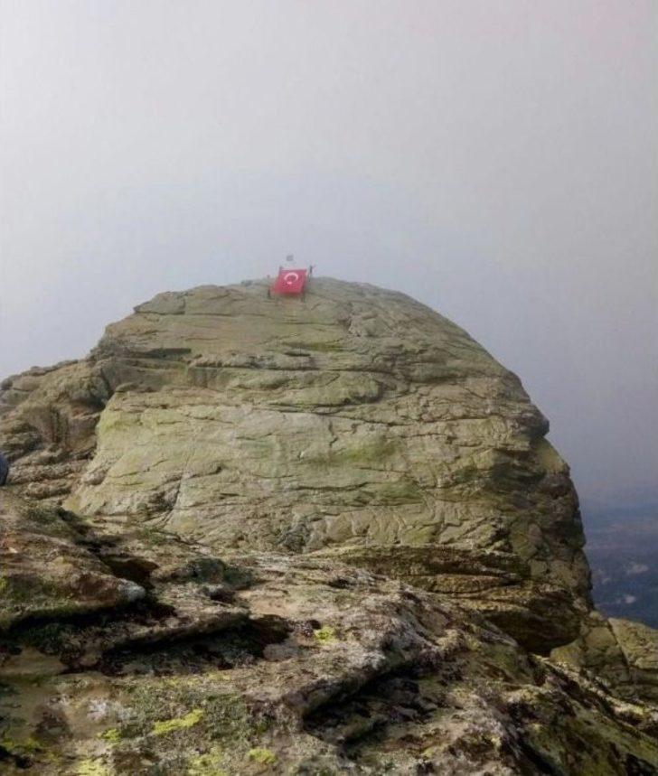 Zirvede Türk Bayrağını Dalgalandırdılar G5