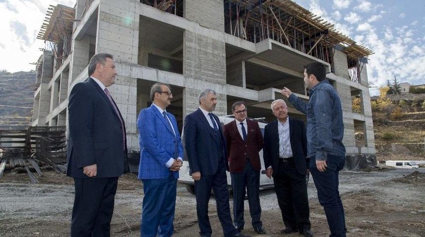 Başkan &Ccedil;elik Hacılar İl&ccedil;esini Ziyaret Etti