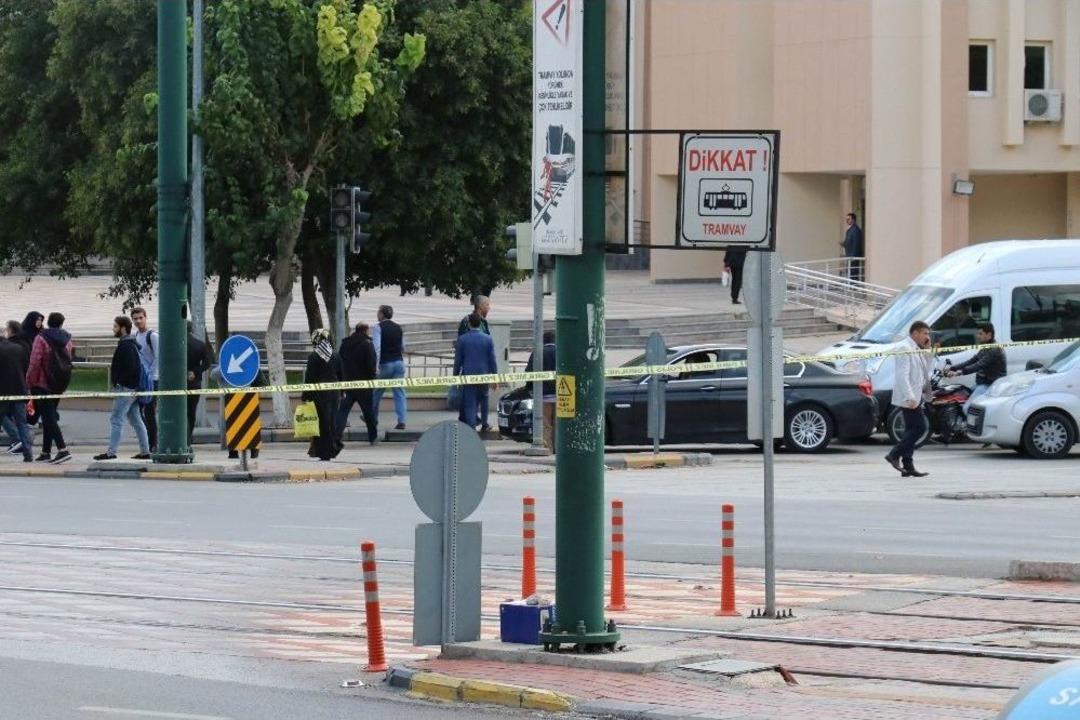 Gaziantep Valiliği &Ouml;n&uuml;nde Bomba Paniği