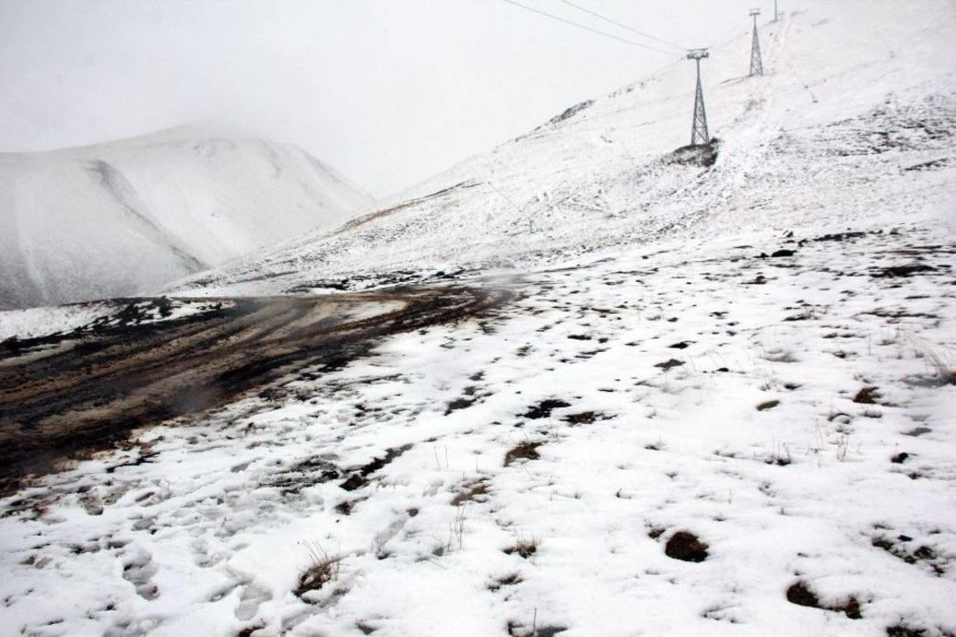 Paland&ouml;ken Kayak Merkezi Beyaza B&uuml;r&uuml;nd&uuml;