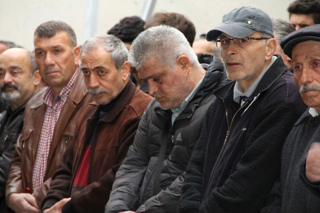 Kansere Yenik D&uuml;şen Minik Duru, Şapkası Ve Bebeğiyle Uğurlandı