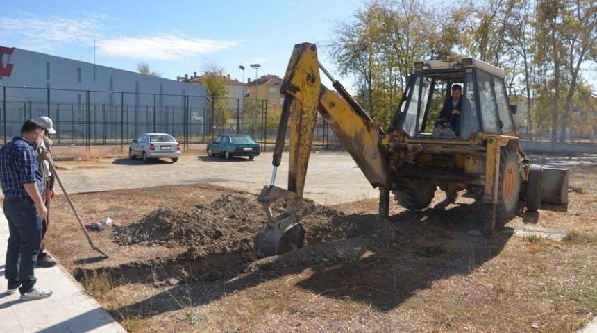 Ereğli Belediyesi Gen&ccedil;lik Merkezinin &Ccedil;evre D&uuml;zenlemesini S&uuml;rd&uuml;r&uuml;yor