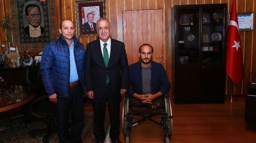 Rekt&ouml;r &Ccedil;omaklı, Gazi Yahya Kemal &Ccedil;alayır&rsquo;ı Ağırladı