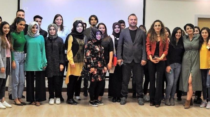 Nazmi &Ouml;zkoyuncu &Uuml;niversitelilerle Buluştu