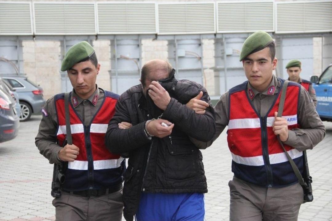 Caminin Yardım Kumbarasını Soyan Hırsız G&uuml;venlik Kamerası Sayesinde Yakalandı