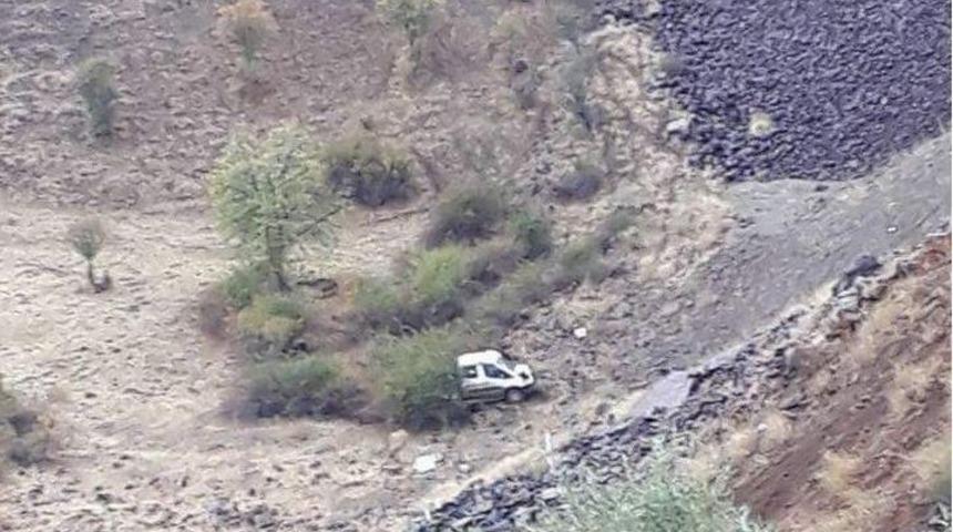 Hafif Ticari Ara&ccedil; U&ccedil;uruma Yuvarlandı: 1 Yaralı