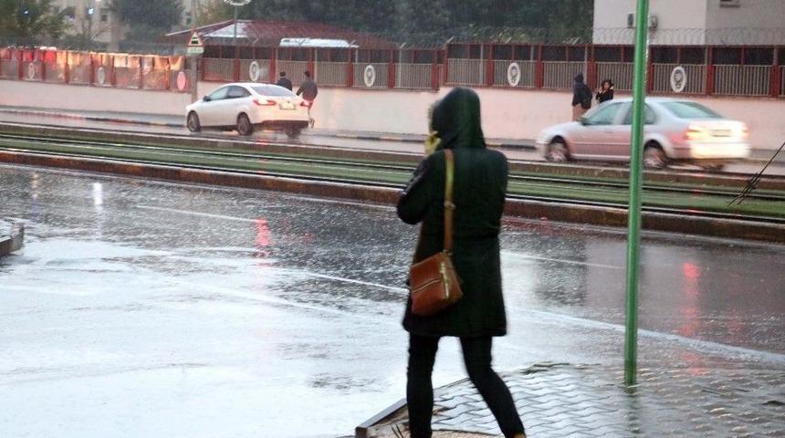 Sağanak Yağmur Vatandaşları Hazırlıksız Yakaladı