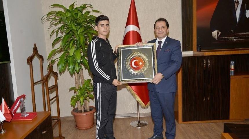 Yıldız&rsquo;dan Gen&ccedil; Kızı Kurtaran Ali&rsquo;ye Teşekk&uuml;r