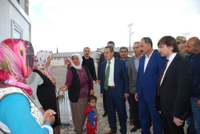 Vali Kalkancı Ve Afad Başkanı Güllüoğlu Samsatlı Depremzedelerle Bir Araya Geldi