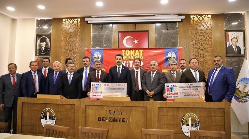 Tokat&rsquo;ta 8 Bin 708 &Ouml;ğretmene Kitap Hediye &Ccedil;eki