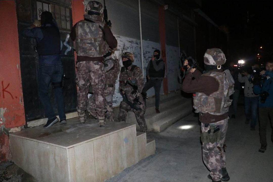 Adana Merkezli 3 İlde Sol &Ouml;rg&uuml;tlerin Lise Ve Gen&ccedil;lik Yapılanmasına Operasyon: 9 G&ouml;zaltı