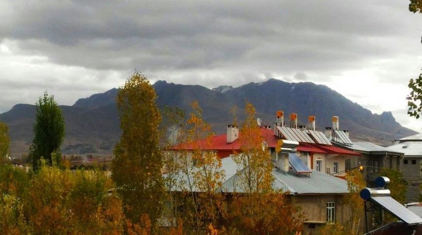 Erek Dağı&rsquo;nın Zirvesi Beyaza B&uuml;r&uuml;nd&uuml;
