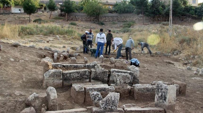 Hasankeyf&rsquo;te Artuklu D&ouml;nemine Ait 60 Mezar Bulundu