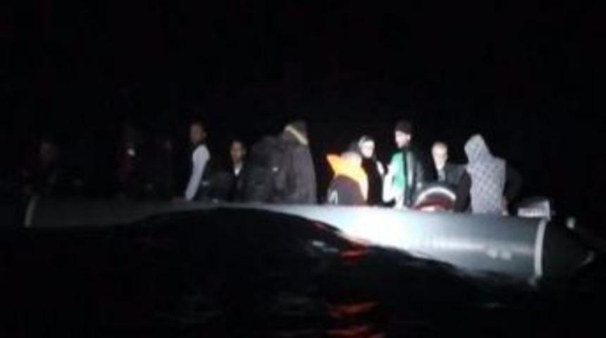 İzmir&rsquo;de G&ouml;&ccedil;men Ka&ccedil;ak&ccedil;ılığı: 43 Kişi Yakalandı