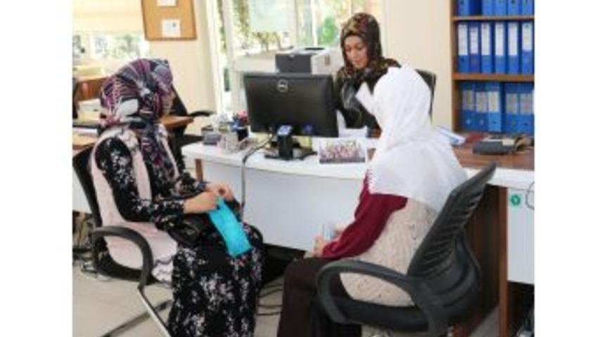 Yunusemre&rsquo;den &Ouml;ğrencilere Kırtasiye Yardımı