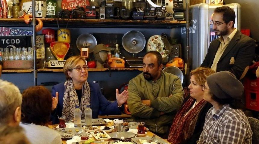 Başkan Pekdaş, Alsancak Esnafıyla Bir Araya Geldi