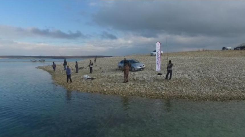 Uyuşturucu Bağımlılığına Dikkat &Ccedil;ekmek İ&ccedil;in Sazan Avlama Yarışması