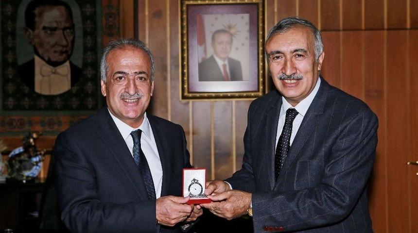 Rekt&ouml;r &Ccedil;omaklı&rsquo;nın Konuğu, Danıştay &Uuml;yesi Hicabi Ece Oldu