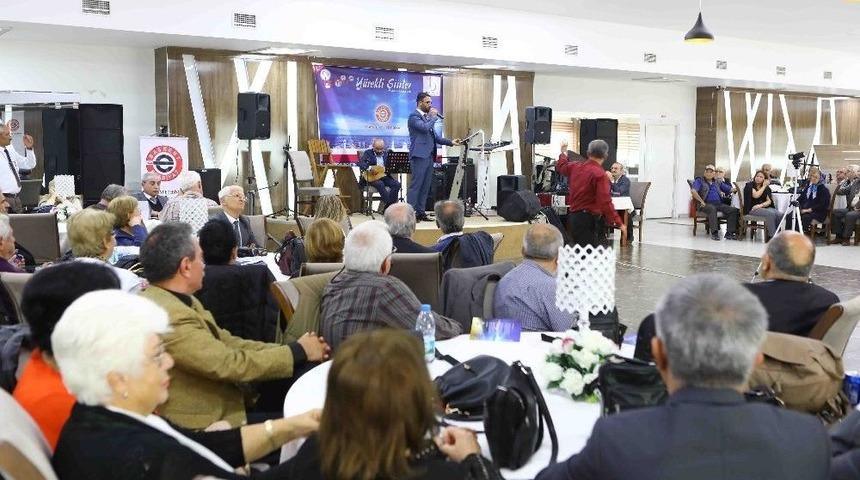 &rsquo;y&uuml;rekli Şiirler&rsquo; Bayraklı&rsquo;da Okundu