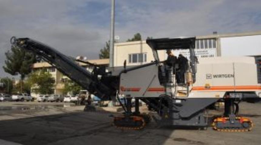 Batman Belediyesi Ara&ccedil; Filosuna Asfalt Kazıma Aracını Da Eklendi
