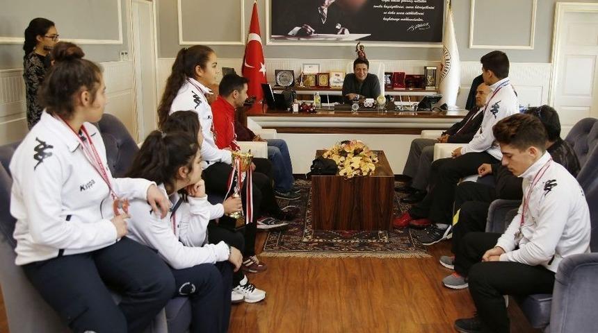 Gen&ccedil; Halterciler D&ouml;şemealtı&rsquo;nda