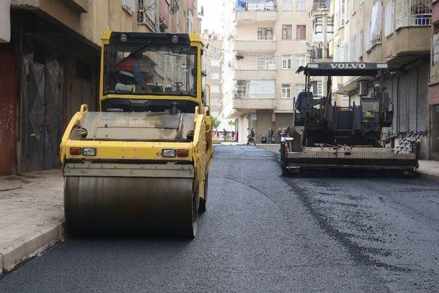 Bağlar Belediyesi Şeyh Şamilde Asfaltı Yeniliyor