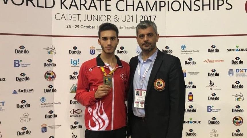 Kağıtsporlu Enes Bulut, D&uuml;nya &Uuml;&ccedil;&uuml;nc&uuml;s&uuml;